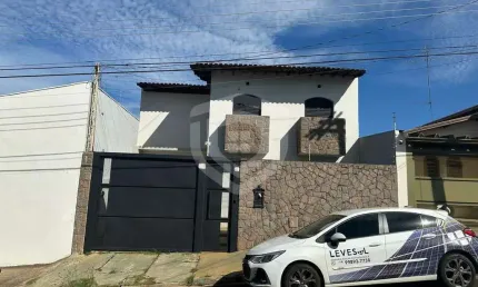 Sobrado residencial comercial | Jardim América | 4 Dormitórios | 4 Vagas de garagem