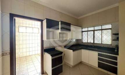 Casa para locação com 3 quartos 100m² - Jardim Ferraz