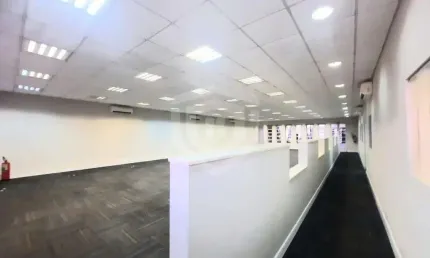 Salão comercial centro | 22 salas | 10 banheiros | 36 vagas