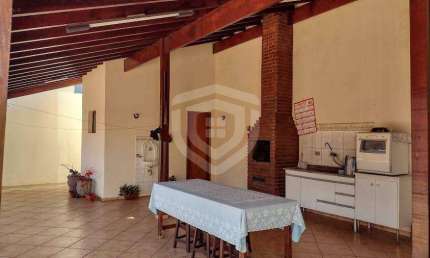Casa para venda no Vila Falcão com 3 quartos sendo 1 suíte, 6 vagas de garagem e próximo ao Confiança Falcão