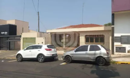 Casa com 3 quartos à venda na Vila Guedes de Azevedo, Bauru 