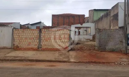 Terreno à venda no Jardim Ivone, Bauru 
