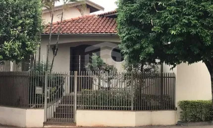 CASA TÉRREA COM AV. GETÚLIO VARGAS | 4 QUARTOS SENDO 1 SUÍTE | 5 VAGAS |