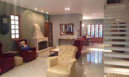 Casa Sobrado em Belém - São Paulo com 250m², 3 suítes e 5 banheiros: locação por R$9.000.