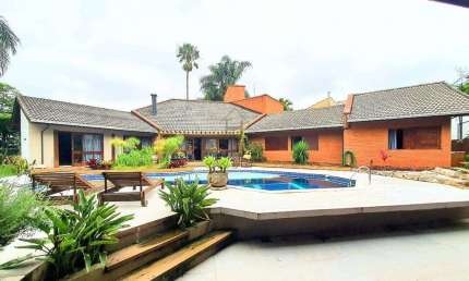 Casa à venda e para alugar em Carapicuíba, Nova Fazendinha, com 5 suítes, com 850 m²