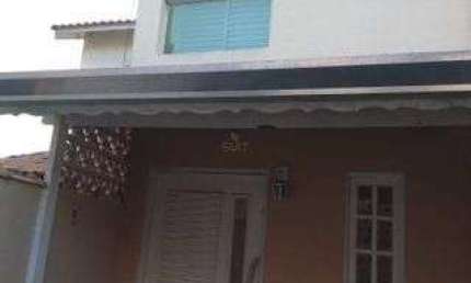 Sobrado com 2 Dormitórios, sendo 1 Suíte e Área Gourmet no Outeiro de Passárgada