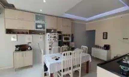 Sobrado com 268m² de 4 Pavimentos com Salão Comercial e 2 Casas pra Moradia ou R