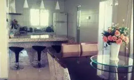 Bela Casa com 3 Dormitórios, Planejados e Churrasqueira em Barueri/SP! Contato: