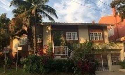 Casa Totalmente Reformada, 5 Suítes, Piscina- Residencial 3 Alphaville - com Sui