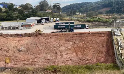 Vendo ou Alugo Galpão em Itapecerica da Serra – SP junto a Br 116 – Início de ob