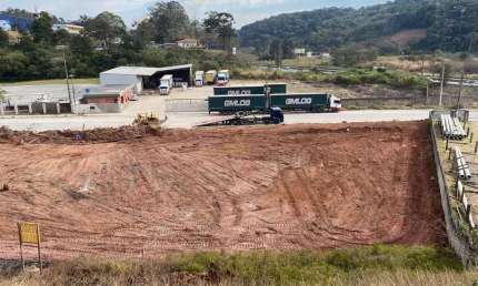 Vendo ou Alugo Galpão em Itapecerica da Serra – SP junto a Br 116 – Início de ob