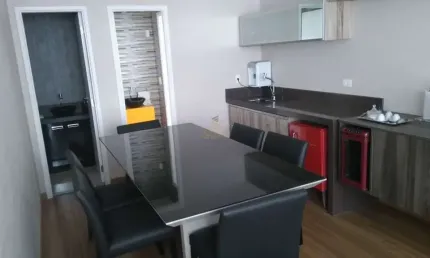 Alpha square office - sala comercial mobiliada com 46m², adega, 1 banheiro, 1 va