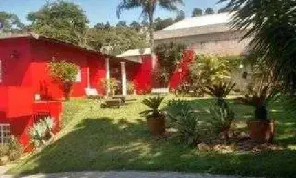 Linda Casa com 4 Quartos (3 Suítes sendo 1 Master com Closet), Salão de Festa, C