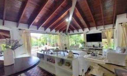 Casa com 370m², 4 Dorm (3 Suítes), 3 Vagas em Jandira/SP! Suit (11) 94584-8250