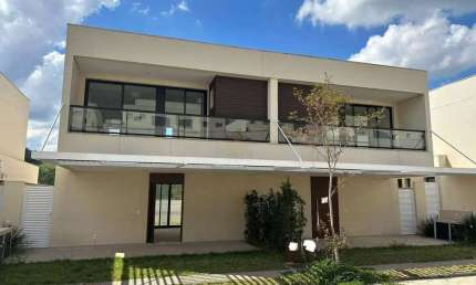 Alpha House - Casa com 152m², 3 Dorm (3 Suítes), 2 Vagas, Churrasqueira e Ótima