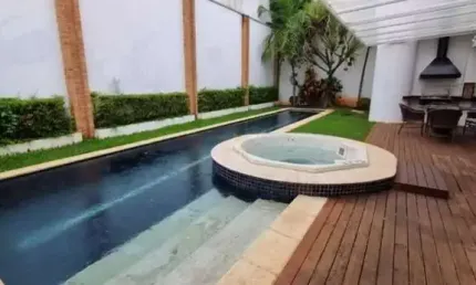 Residencial 2 - Casa com 500m², 4 Suítes, 8 Vagas, Churrasqueira, Piscina e Hidr