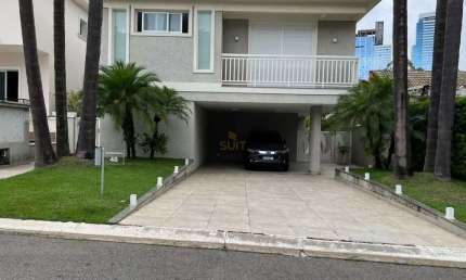 Alphaville 3 - Casa com 360m², 4 Dorm(4 Suítes), 6 Vagas, Hidro e Muito Mais em