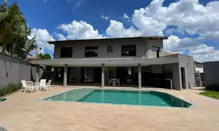 Alphaville 5 - Casa com 430m², 3 Dorm (3 Suítes), Piscina e Área Gourmet com Chu