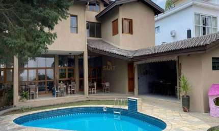 Alphaville 8 - Casa com 756m², 4 Suítes, 8 Vagas e Excelente Lazer em Santana de