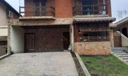 Alphaville 9 - Casa com 300m², 3 Dorm (1 Suíte), 2 Vagas, Lareira e Área com Chu