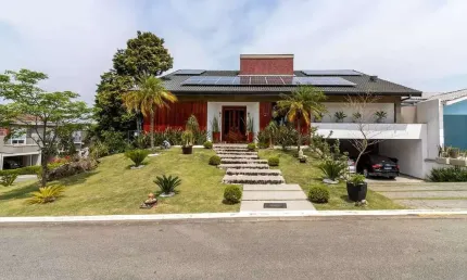Alphaville 10 - Casa com 600m², 8 Dorm (5 Suítes), 4 Vagas e Repleto de Lazer em