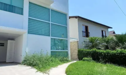 Alphaville 11 - Casa com 259m², 3 Suítes, Hidro e Churrasqueira em Santana de Pa