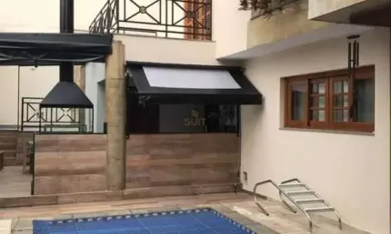Alphaville 11 - Casa com 310m², 3 Suítes, 4 Vagas e Varanda Gourmet em Santana d