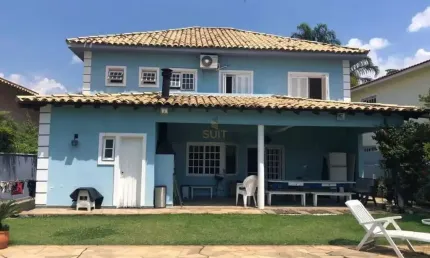 Alphaville 12 - Casa com 329m², 4 Dorm (2 Suítes), 4 Vagas, Piscina e Churrasque