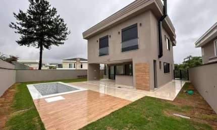 Burle Marx - Casa com 365m², 4 Suítes, 4 Vagas e Área Gourmet com Churrasqueira