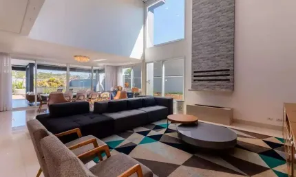 Campos do Conde - 520m², 4 Suítes, 4 Vagas e Espaço Gourmet com Piscina em Santa