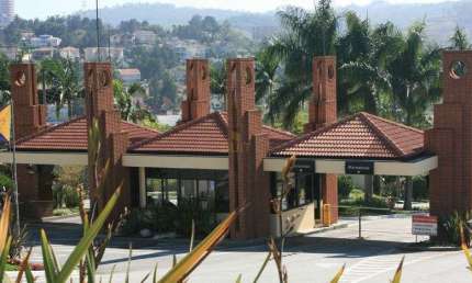 Alphaville 0 - Casa com 560 m², 4 Suítes, 4 Vaga e Piscina Em Barueri/SP! Contat
