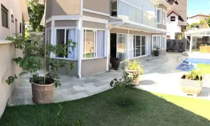Alphaville 09 - Casa com 3 Suítes, 4 Vagas, 7 Banheiros, Piscina, Escritório Em