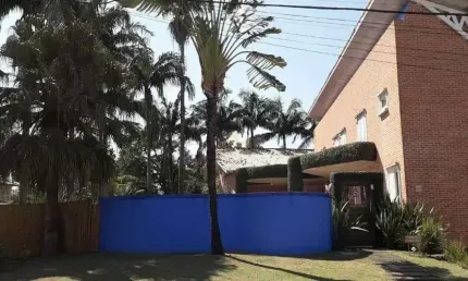 Alphaville 12 - casa com 500m², 4 vagas, 2 suítes, piscina, 6 banheiro, escritór