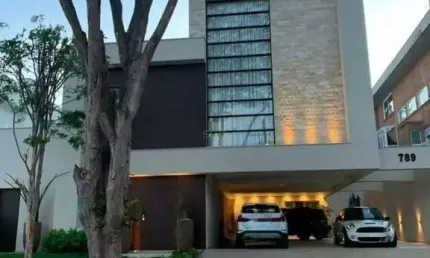 Alphaville 01 - Casa com 748m², 5 Suítes, 10 Vagas, Piscina, Churrasqueira, Lare
