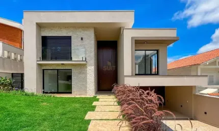 Alphaville 01 - Casa com 640m², 4 Suítes, 6 Vagas, Piscina, Varanda, Lareira Em