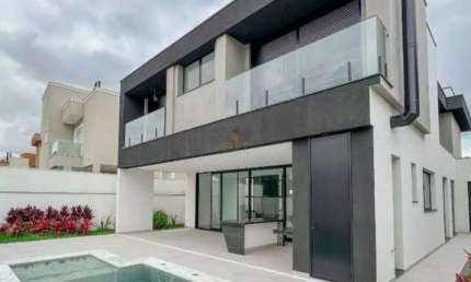 Burle Marx - Casa com 342m², 4 Vagas, 4 Suítes, Piscina, Banheira e Despensa em