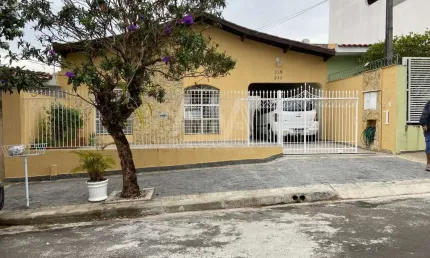 Casa para Venda em Sorocaba, Jardim Astro, 3 dormitórios, 1 suíte, 2 banheiros, 2 vagas