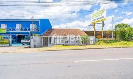 Excelente casa térrea frente de Rua no Bairro Capão Raso. Casa averbada com 193m² de área total, sendo 135,30 casa principal e 57,70 de Edícula.
