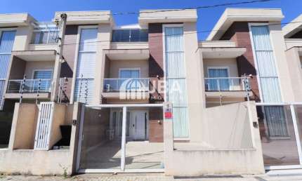Quadriplex no Bairro Pinheirinho! Seminovo com móveis de alto padrão e todo rebaixado em gesso com sistema de iluminação moderna.