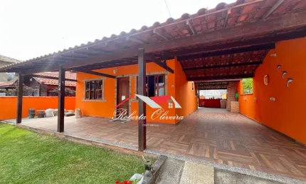 Oportunidade no condomínio orla 500 – casa ampla e aconchegante!  unamar – cabo frio/rj