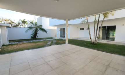 Casa de 03 Dormitórios em Outeiro D'gloria com 240m² - Venda e Locação por R$ 1.500.000 - Porto Seguro
