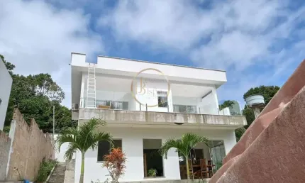 Casa 3 Dormitórios à Venda no Village 2, Porto Seguro, 190m²