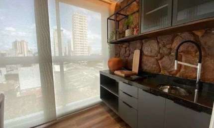 TORRE LUMIAR – Imóvel com Envidraçamento Reike e Cozinha Ampla