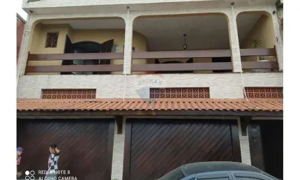 Sobrado espaçoso e moderno com 4 vagas de garagem e cozinha planejada