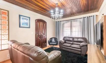 Casa com 3 quartos à venda na Rua Cyrillo Merlin, 48, Novo Mundo, Curitiba, 141 m2 por R$ 850.000