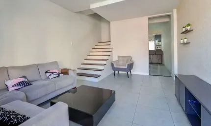 Casa com 3 quartos à venda na rua brigadeiro franco, 3129, rebouças, curitiba, 75 m2 por r$ 750.000