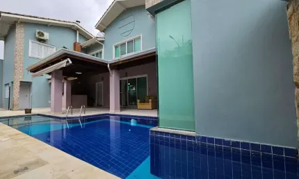 excelente casa de condomínio fechado, para seu conforto e muito lazer.