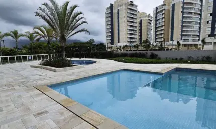APARTAMENTO  DE ALTO PADRÃO, FRENTE AO MAR NO CENTRO DE BERTIOGA.