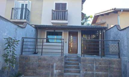 Casa com 2 dormitórios para alugar por R$ 3.600/mês - São Francisco - São Sebastião/SP