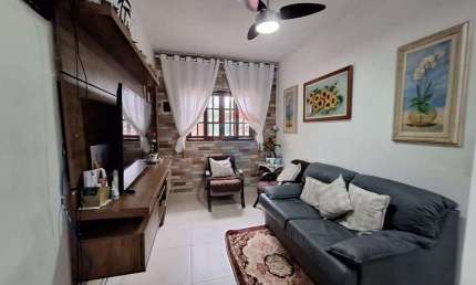 Casa em Villagio a venda no Centro de Bertioga-SP, com 2 dormitórios.